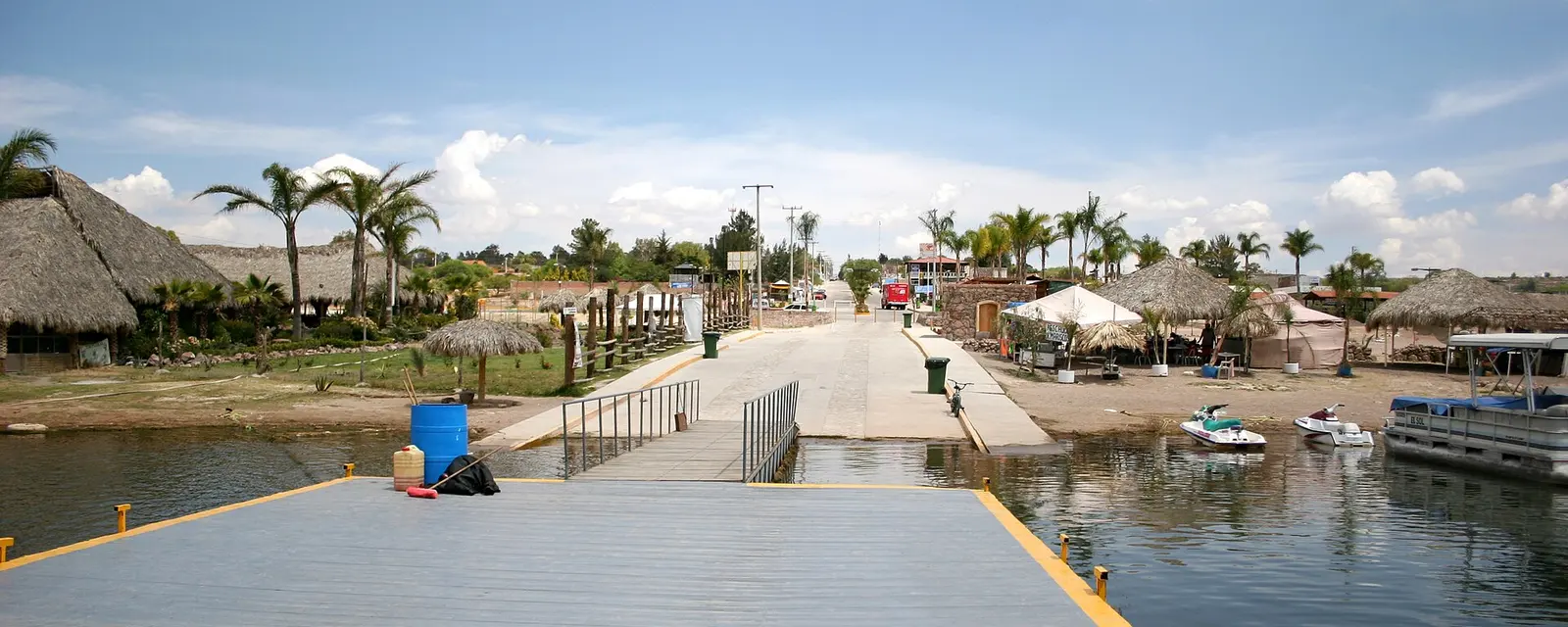 Calles y casas de San José de Gracia al pie de la sierra, Aguascalientes