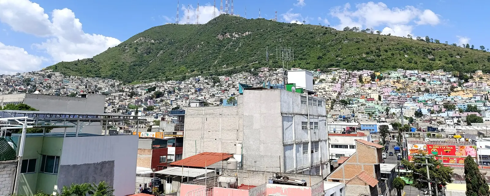El cerro del Chiquihuite visto desde el norte de la Ciudad de México