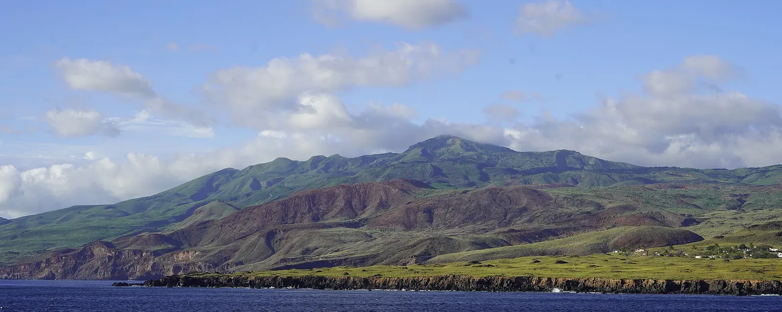 Costa volcánica de Isla Socorro, archipiélago de Revillagigedo