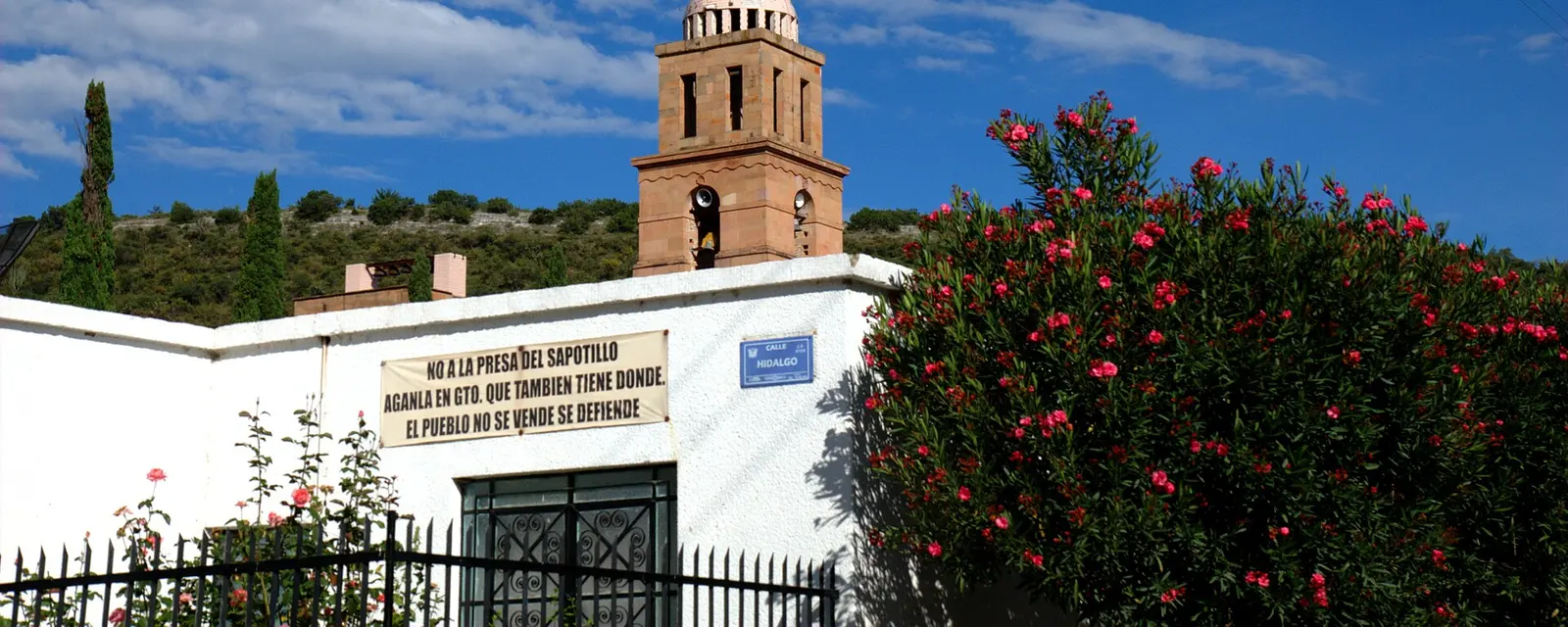 Temacapulín y su templo junto a la presa El Zapotillo, Jalisco