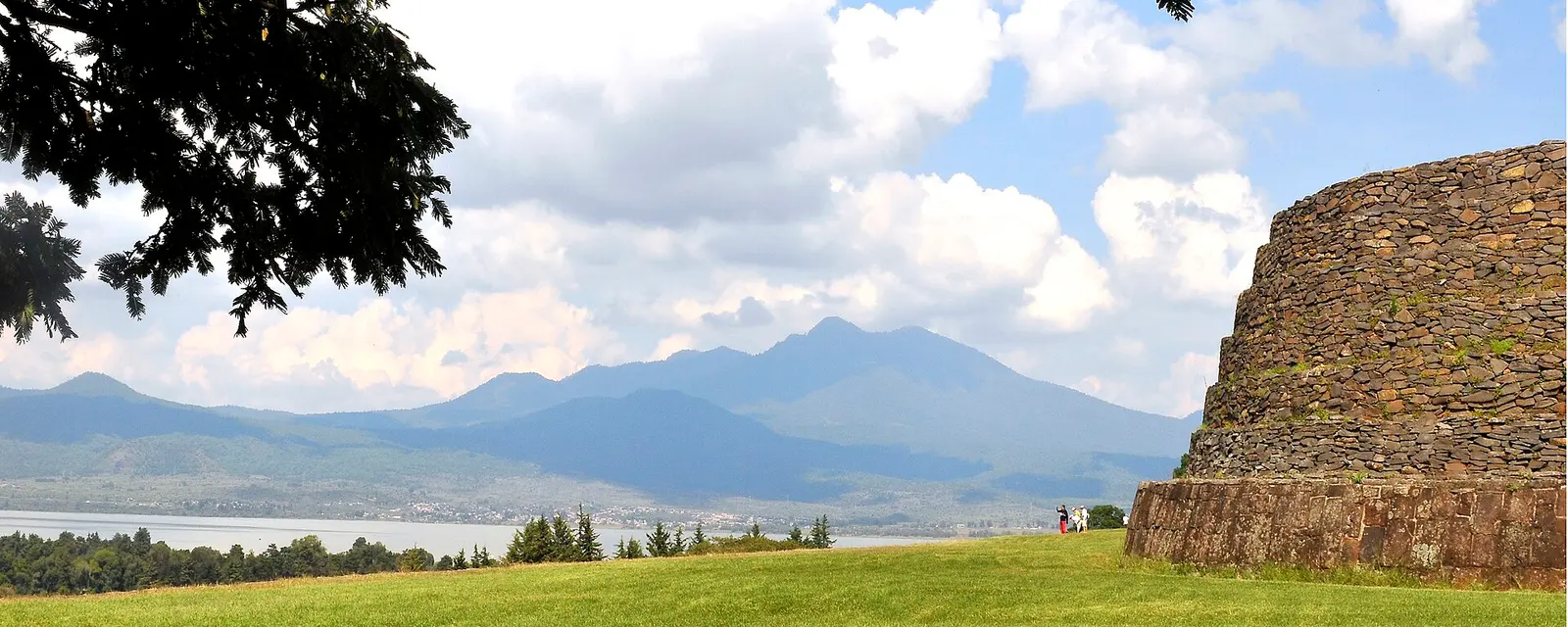 Yácatas de Tzintzuntzan, las pirámides semicirculares purépechas